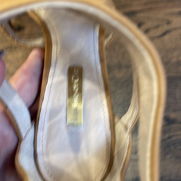 Louis et Cie Camel cut out heels. 3inch heels.size 8m. Worn once. - Picture 4 of 5